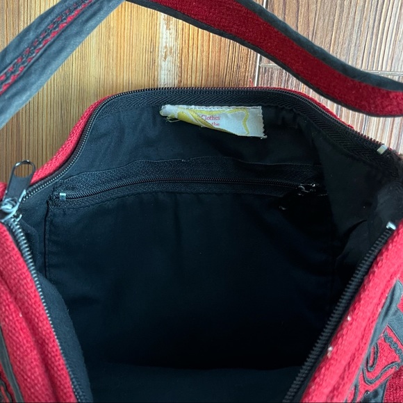 Clothes on the Line Crossbody Bag Red and Black - Picture 5 of 6